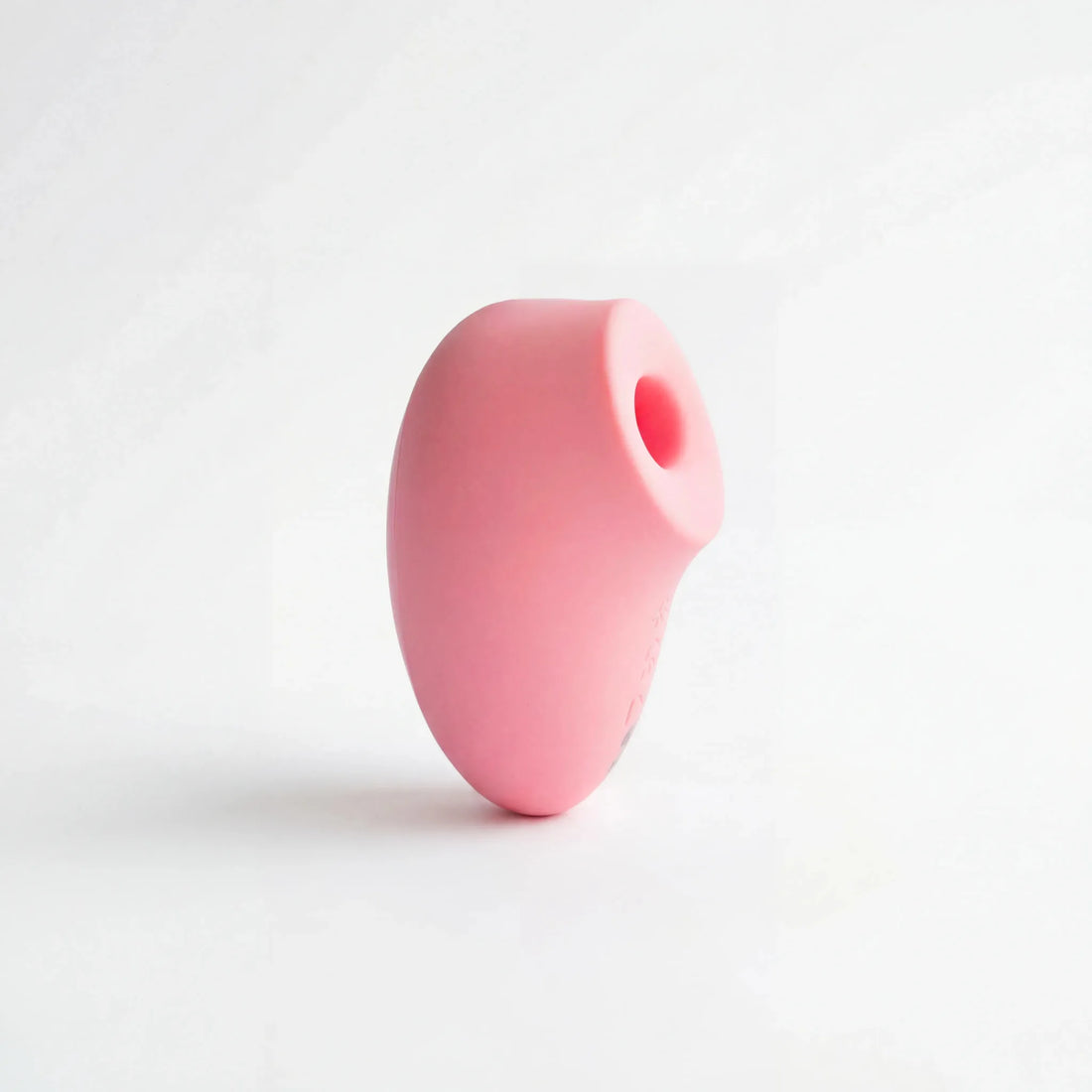 Smooch Sonic Stimulator by Oboo - front view on white background